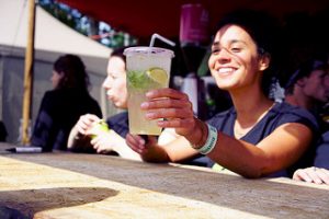 Lowlands bar verfrissende lemon cooler huisgemaakte frisdrank