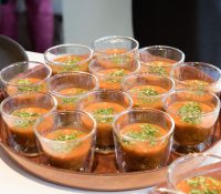 dienblad-mini-soepjes dienblad met mini pompoen soepjes