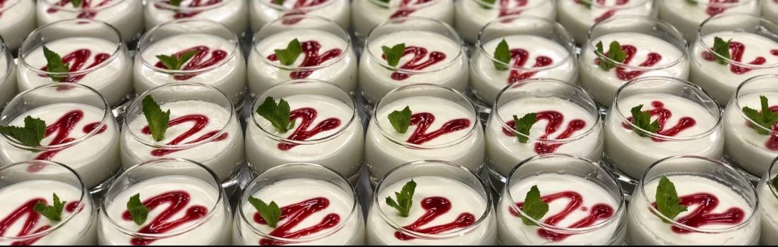 Banner_walking-dinner-panacotta_240918 Mini pannacotta glasses for walking dinner