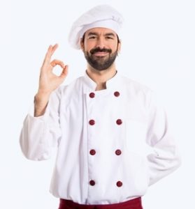 Chef in witte koksbuis naakt OK gebaar