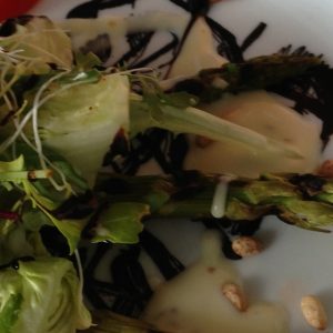 Salade met burata en asperges