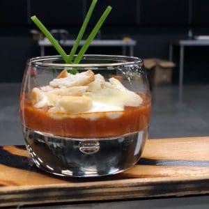 Hartige Tiramisu met Parmezaan en grissini in amuse glas