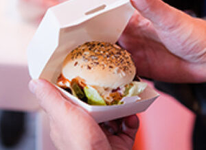 Hamburger in doosje voor bij walking dinner