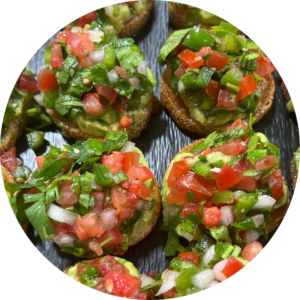Crostini met guacamole en pico de gallo