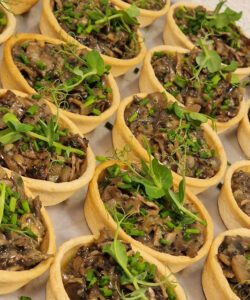 Hartig taartje met gebakken kastanjechampignons, truffel, bieslook en Parmezaan