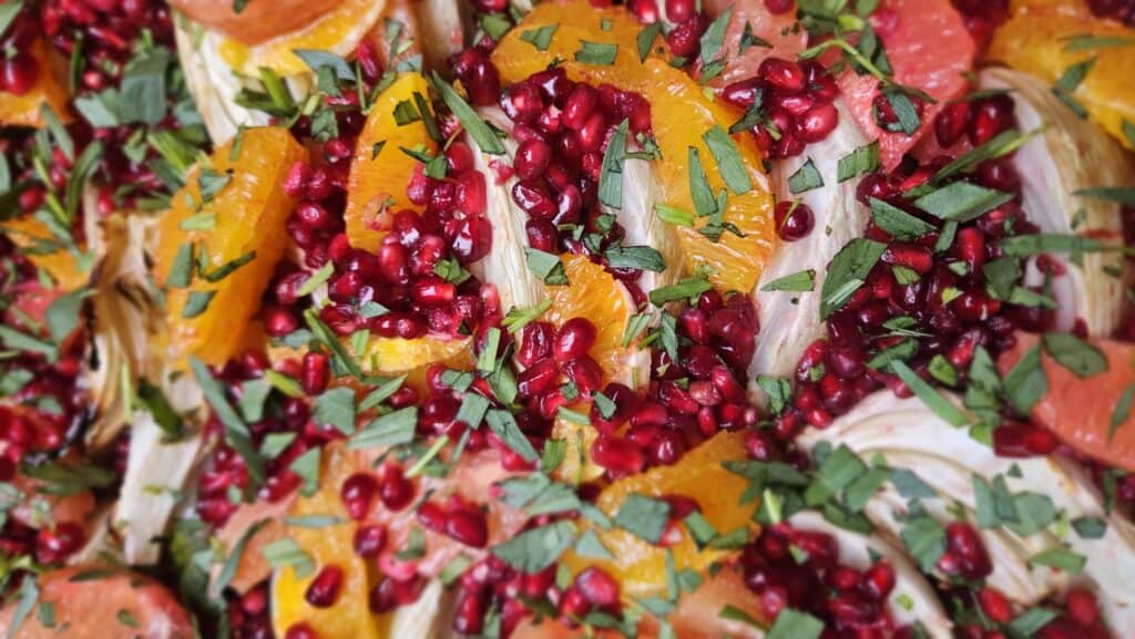 Lunchsalade met venkel, sinaasappel en granaatappelpitjes